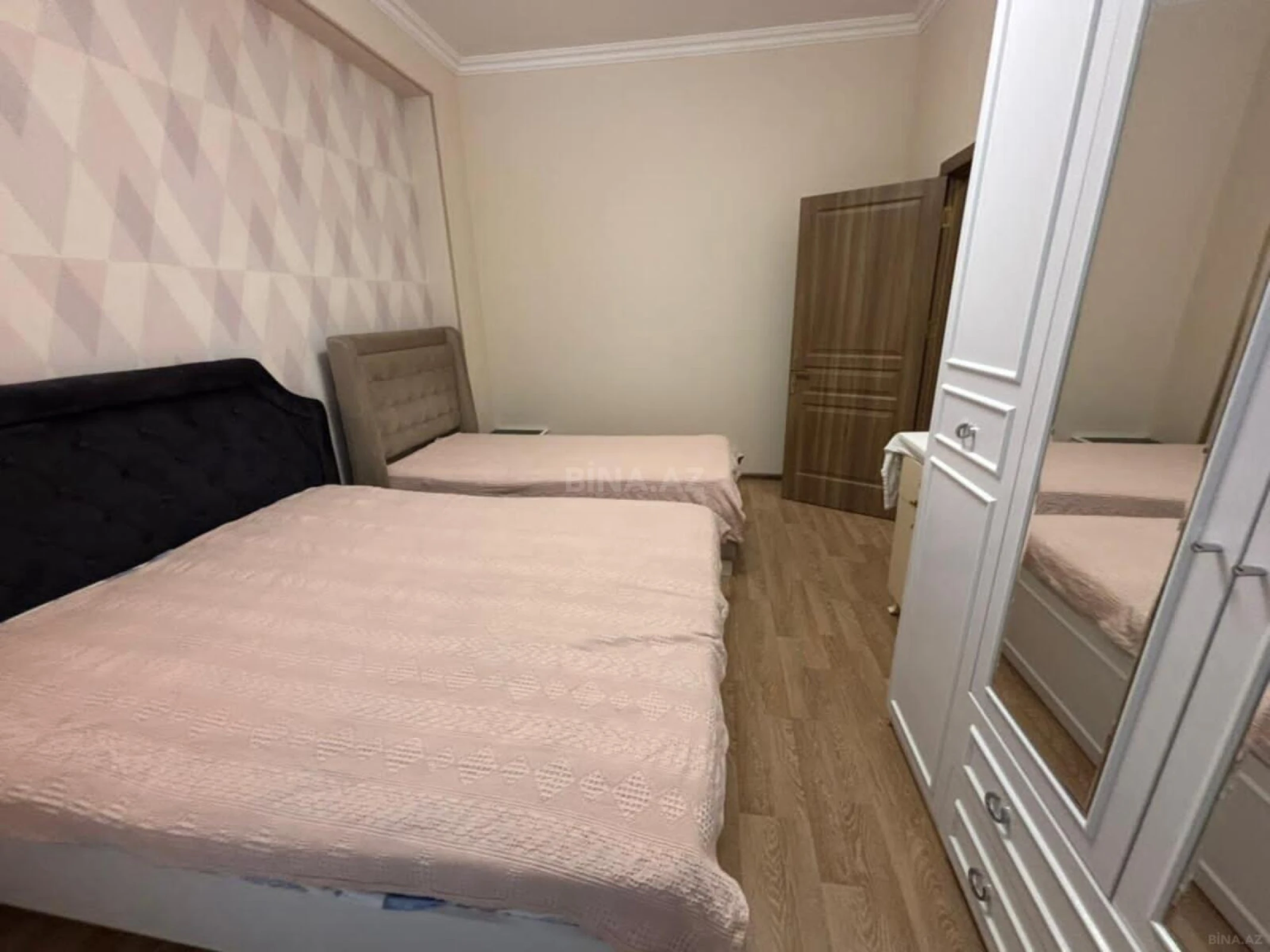 Kirayə verilir 2 otaqlı mənzil 76 m²