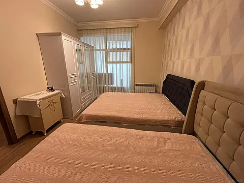 Kirayə verilir 2 otaqlı mənzil 76 m²