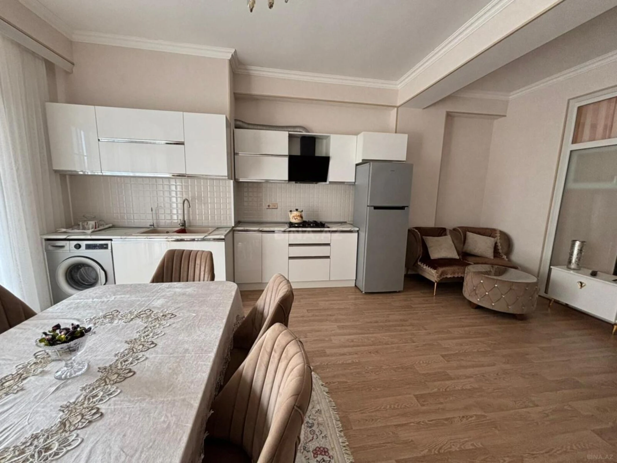 Kirayə verilir 2 otaqlı mənzil 76 m²