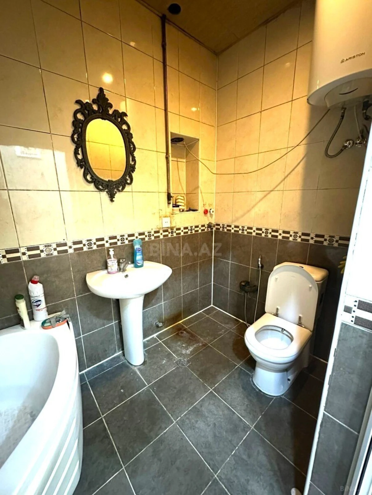 Satılır 2 otaqlı mənzil 65 m²