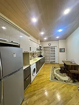 Satılır 3 otaqlı mənzil 150 m²