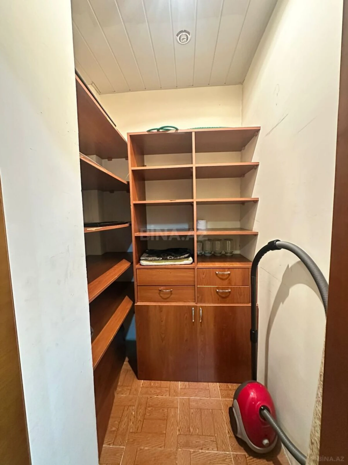 Satılır 3 otaqlı mənzil 150 m²