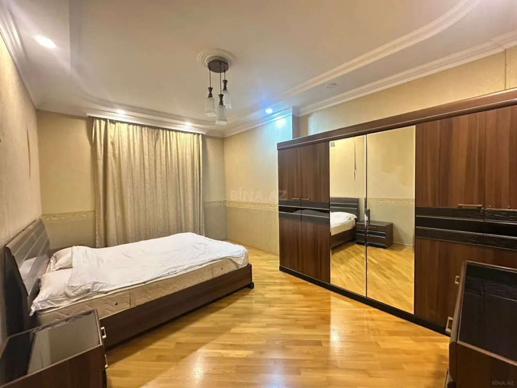 Satılır 3 otaqlı mənzil 150 m²