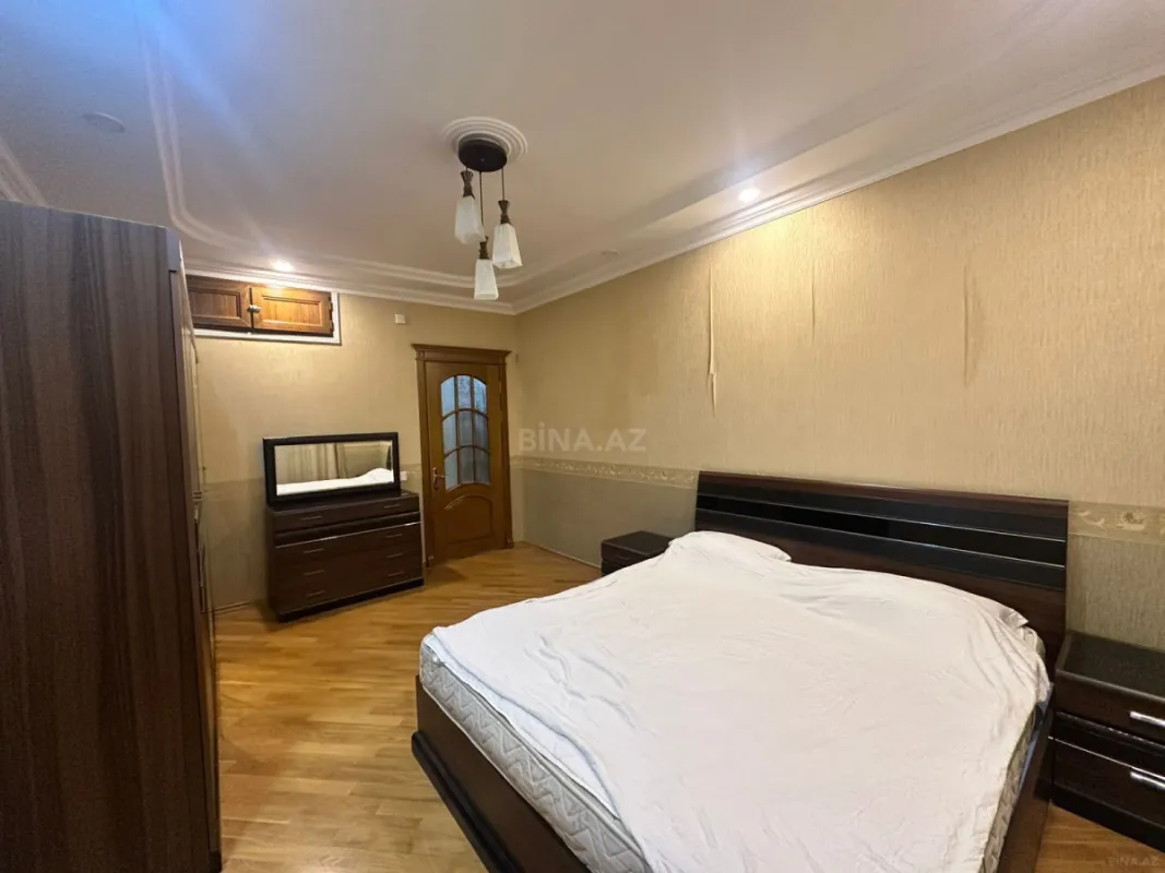 Satılır 3 otaqlı mənzil 150 m²