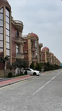 Satılır 7 otaqlı həyət evi 475 m²