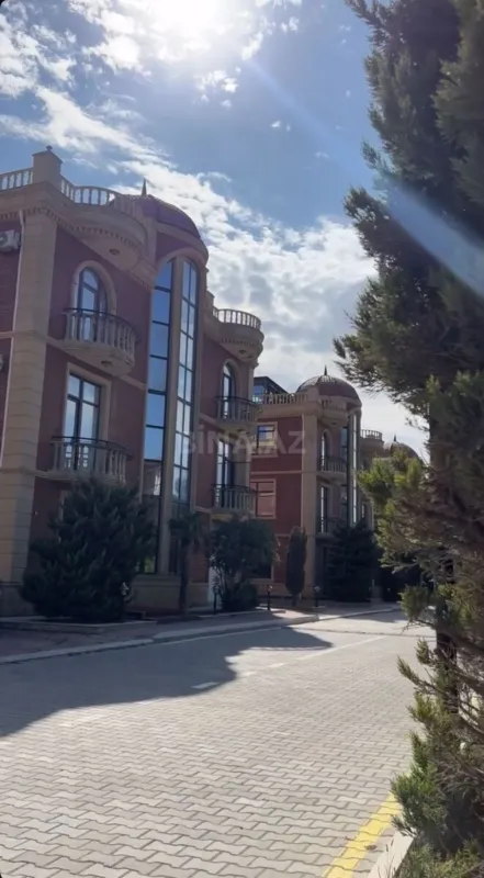 Satılır 7 otaqlı həyət evi 475 m²