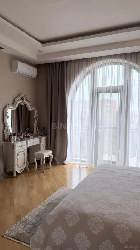 Satılır 7 otaqlı həyət evi 475 m²