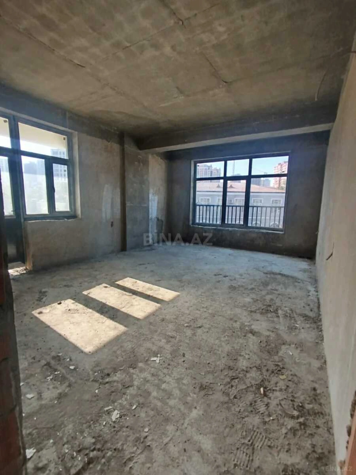 Satılır 2 otaqlı mənzil 95 m²
