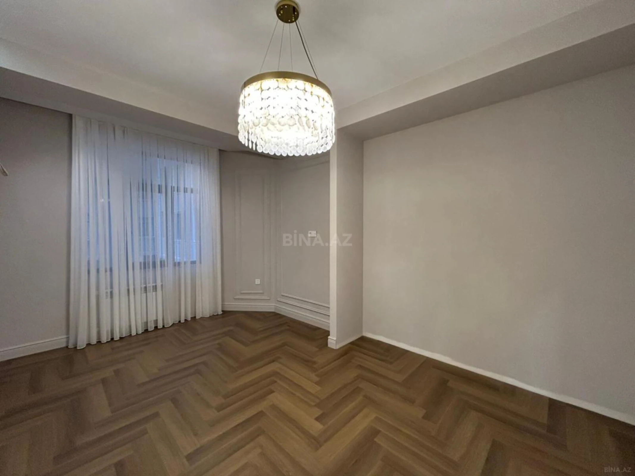 Satılır 3 otaqlı mənzil 110 m²