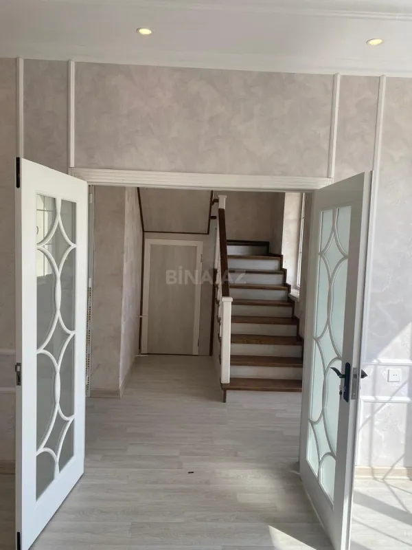 Satılır 4 otaqlı həyət evi 215 m²