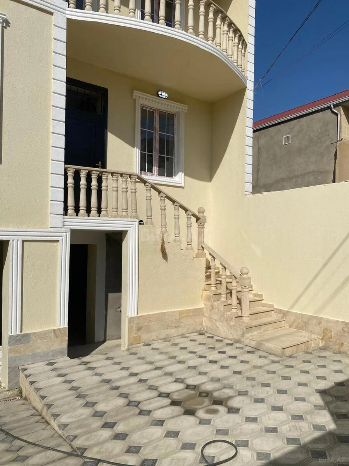 Satılır 4 otaqlı həyət evi 215 m²