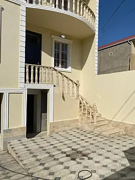 Satılır 4 otaqlı həyət evi 215 m²