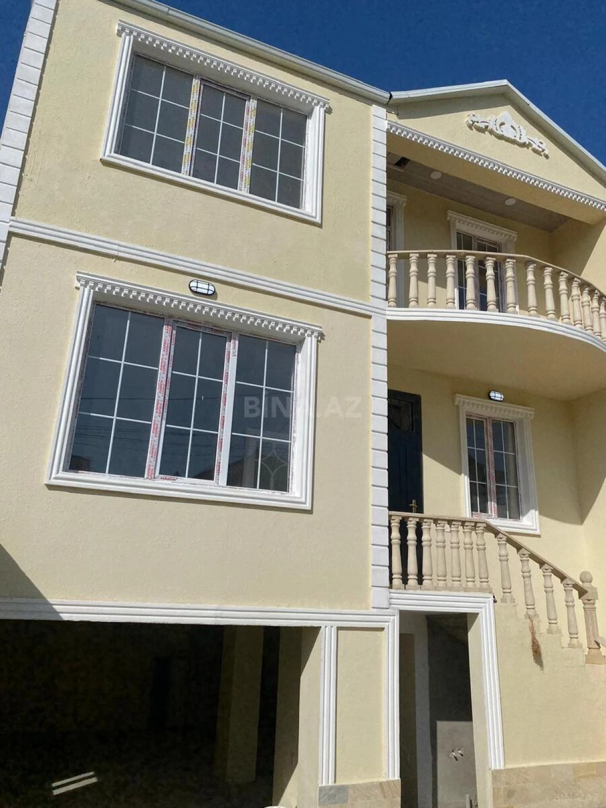 Satılır 4 otaqlı həyət evi 215 m²