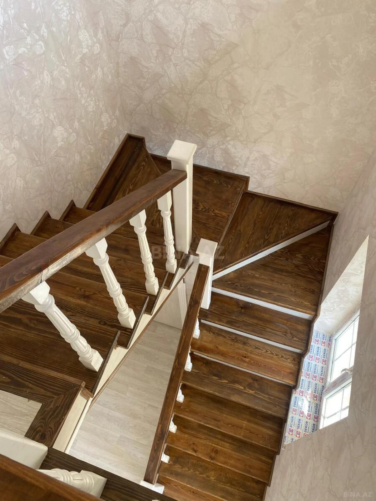 Satılır 4 otaqlı həyət evi 215 m²