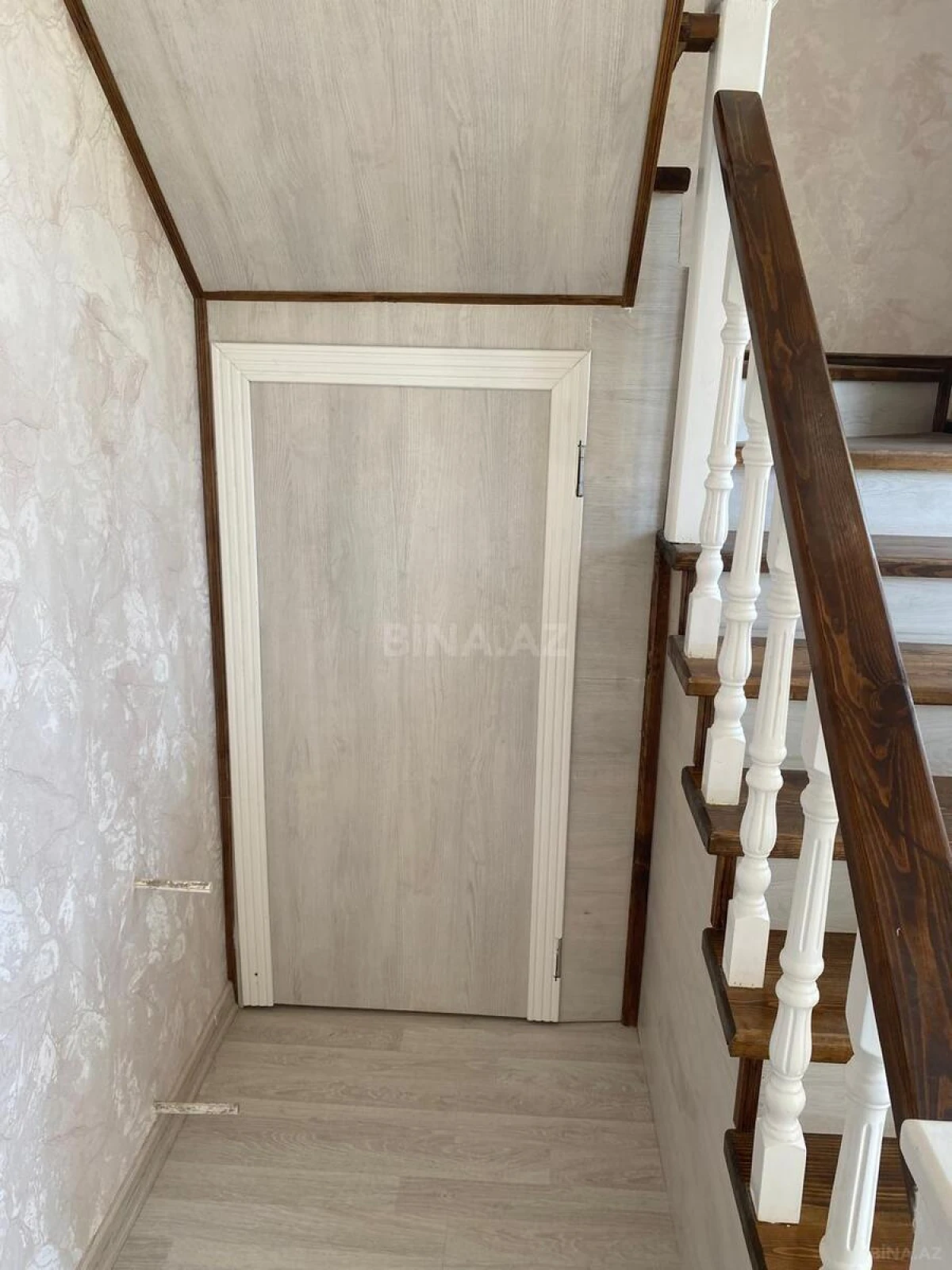 Satılır 4 otaqlı həyət evi 215 m²