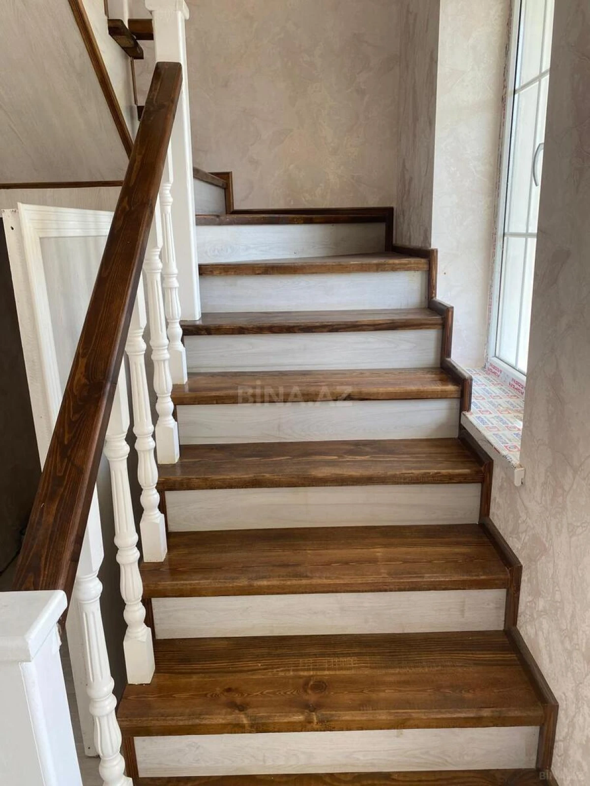 Satılır 4 otaqlı həyət evi 215 m²