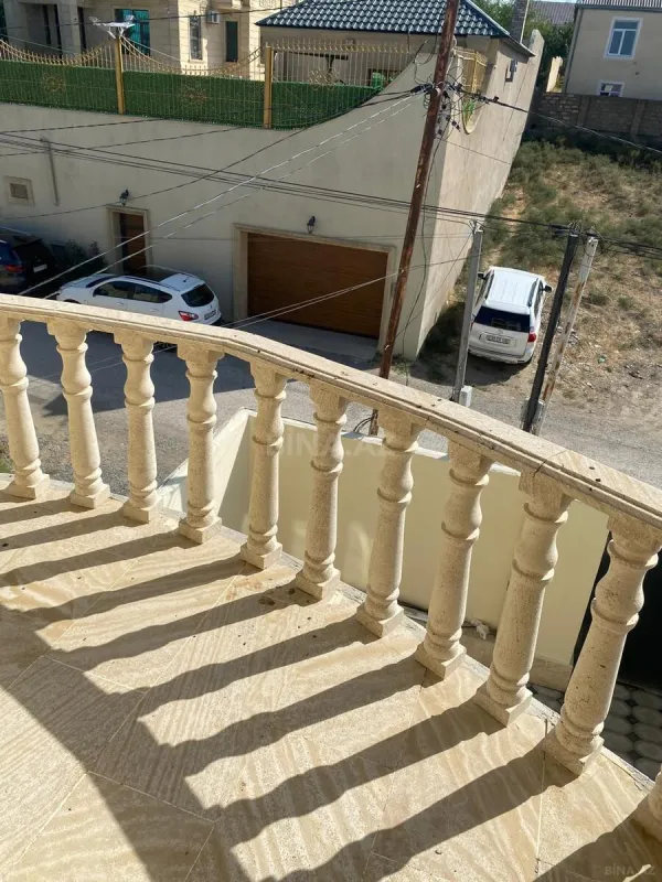 Satılır 4 otaqlı həyət evi 215 m²