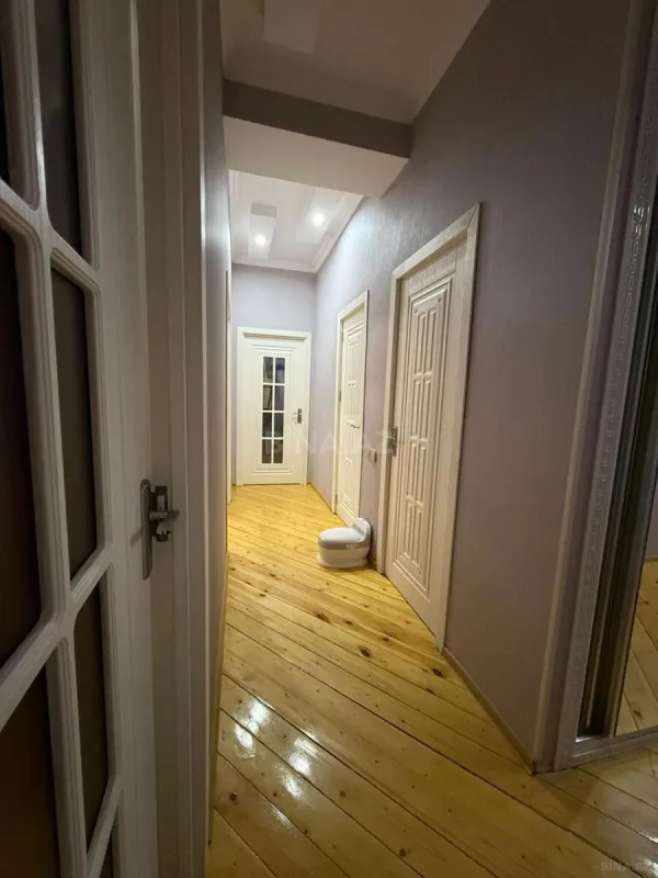 Kirayə verilir 2 otaqlı mənzil 92 m²