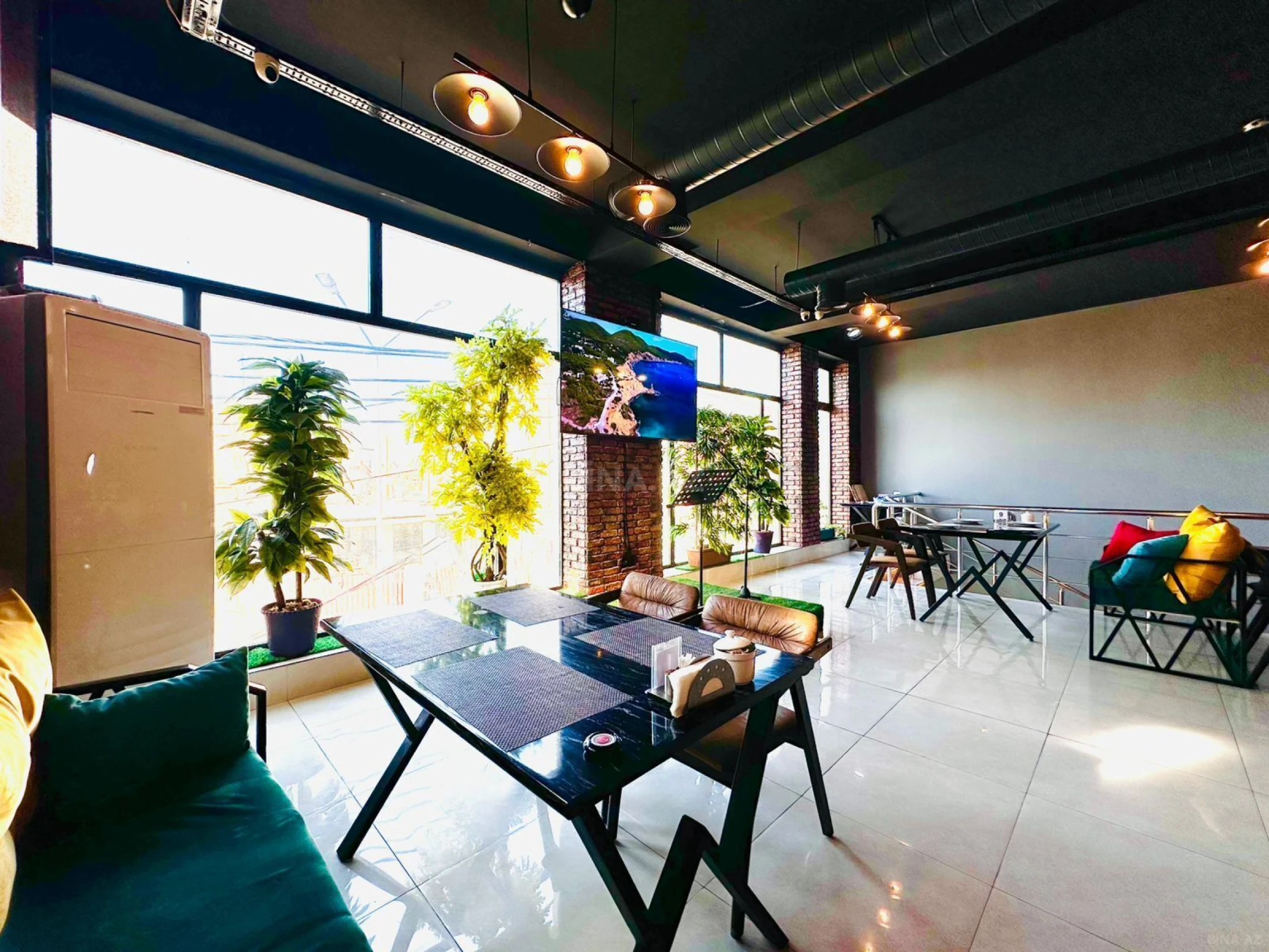 Satılır obyekt 280 m²