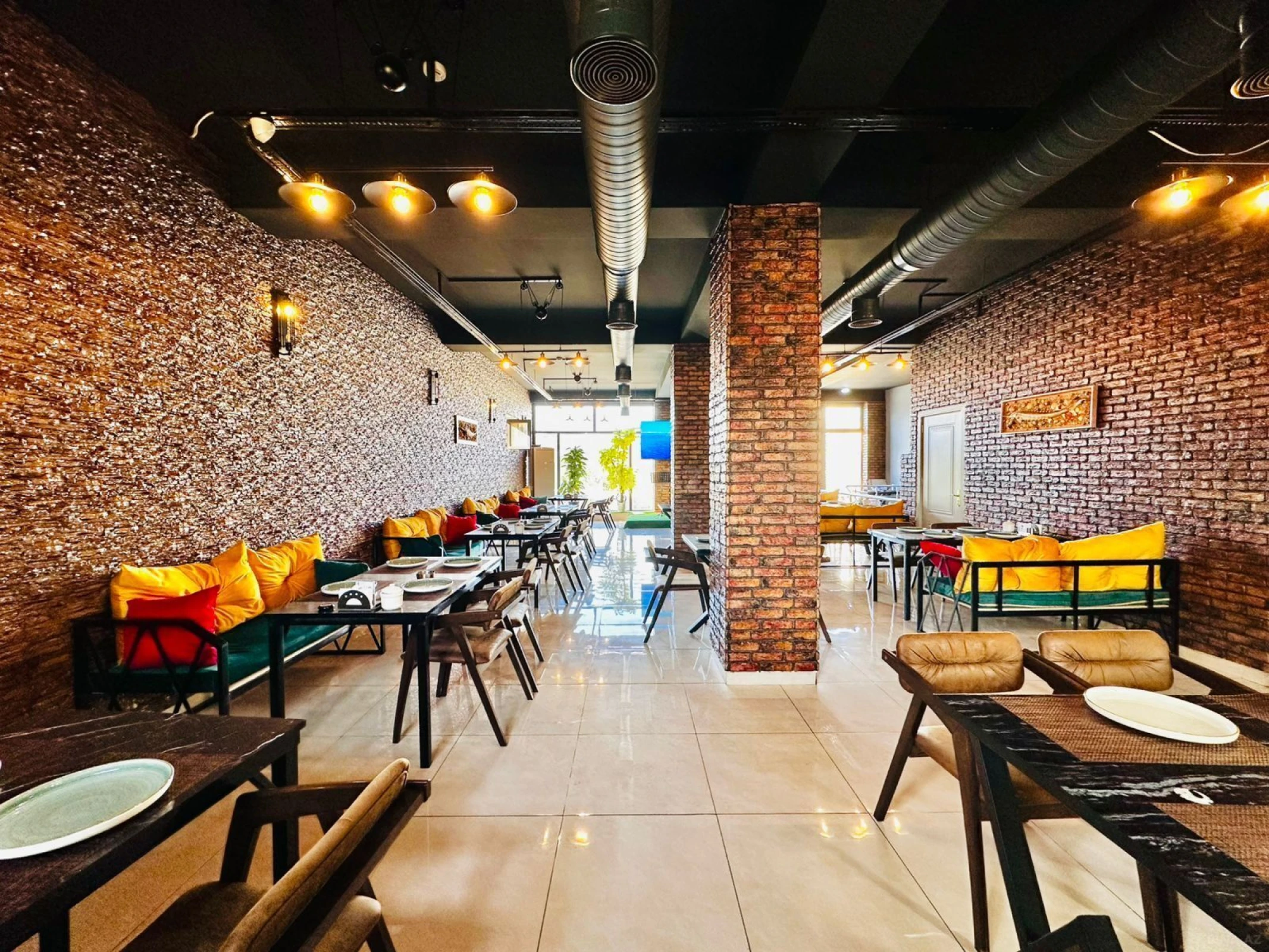 Satılır obyekt 280 m²