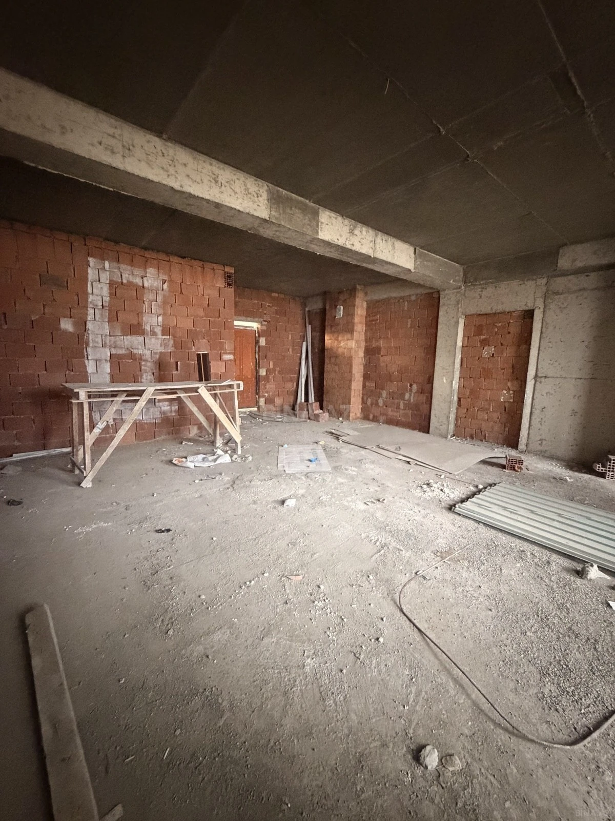 Satılır 1 otaqlı mənzil 70 m²