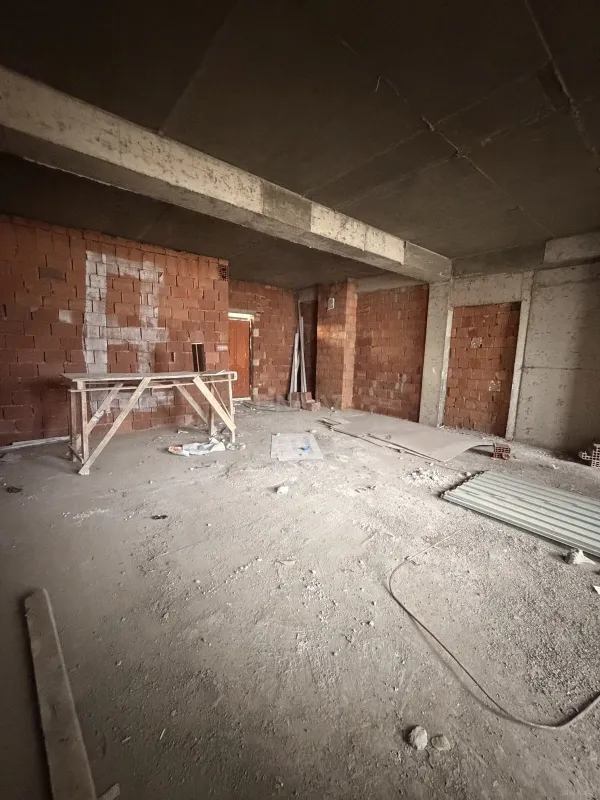 Satılır 1 otaqlı mənzil 70 m²