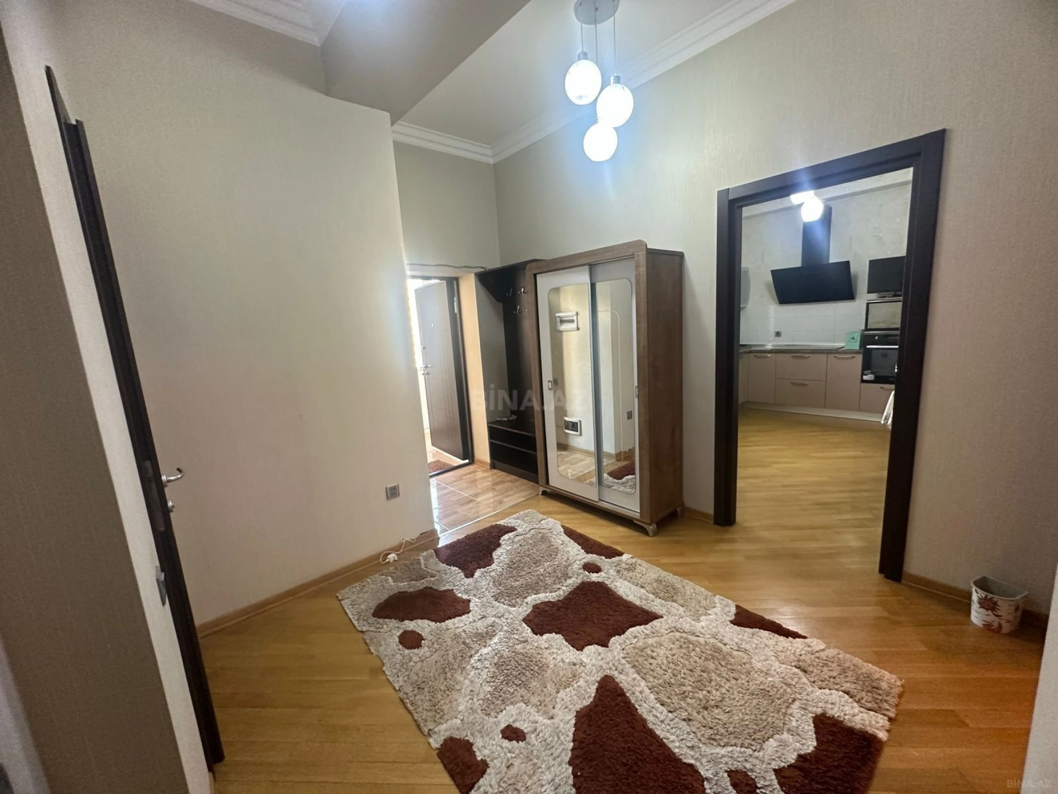 Kirayə verilir 2 otaqlı mənzil 103 m²