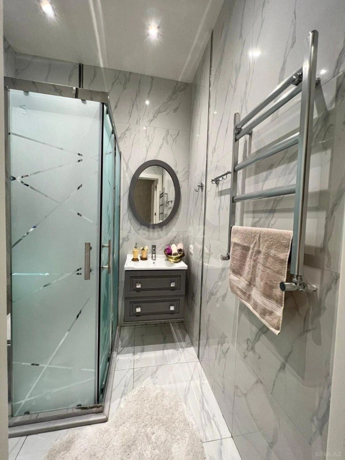 Satılır 6 otaqlı həyət evi 455 m²