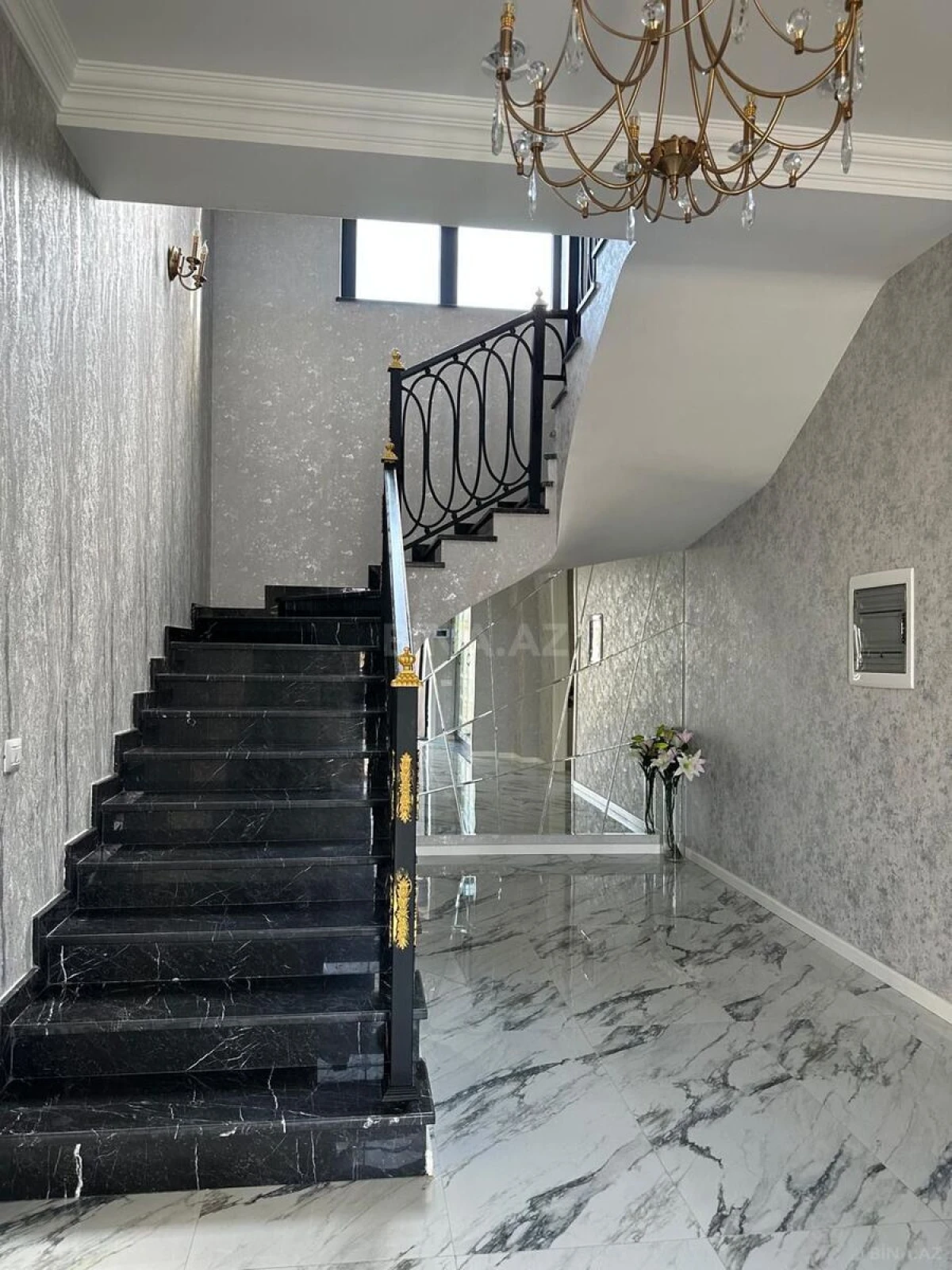 Satılır 6 otaqlı həyət evi 455 m²