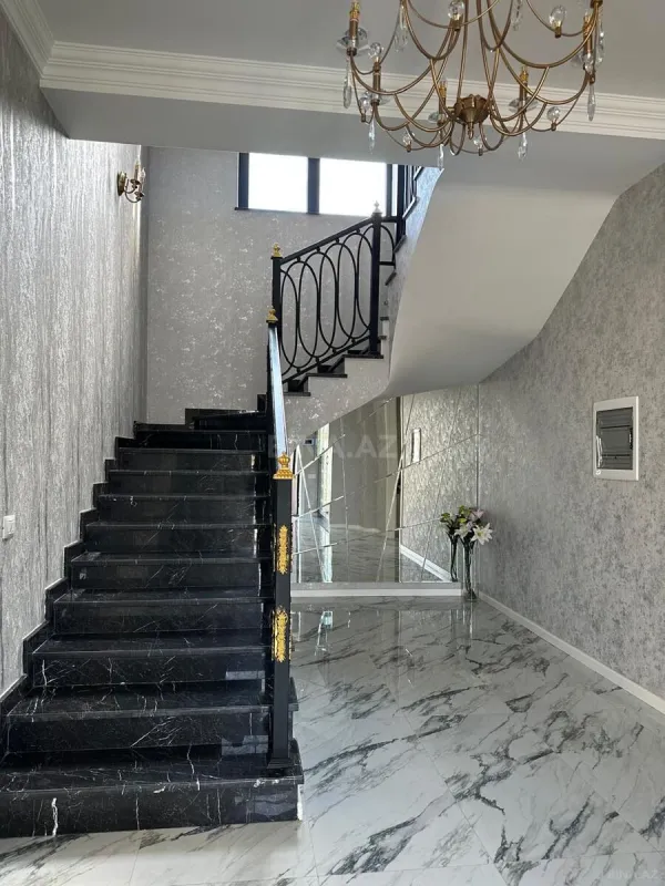 Satılır 6 otaqlı həyət evi 455 m²