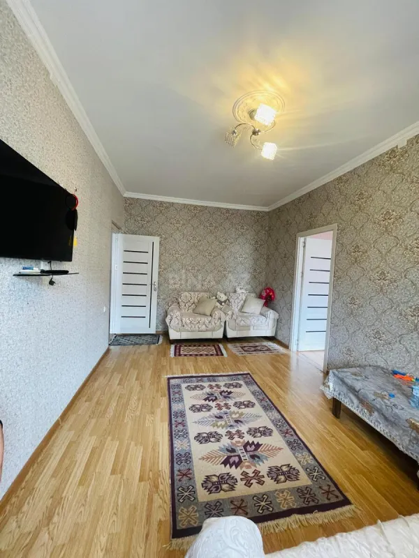 Satılır 5 otaqlı mənzil 120 m²