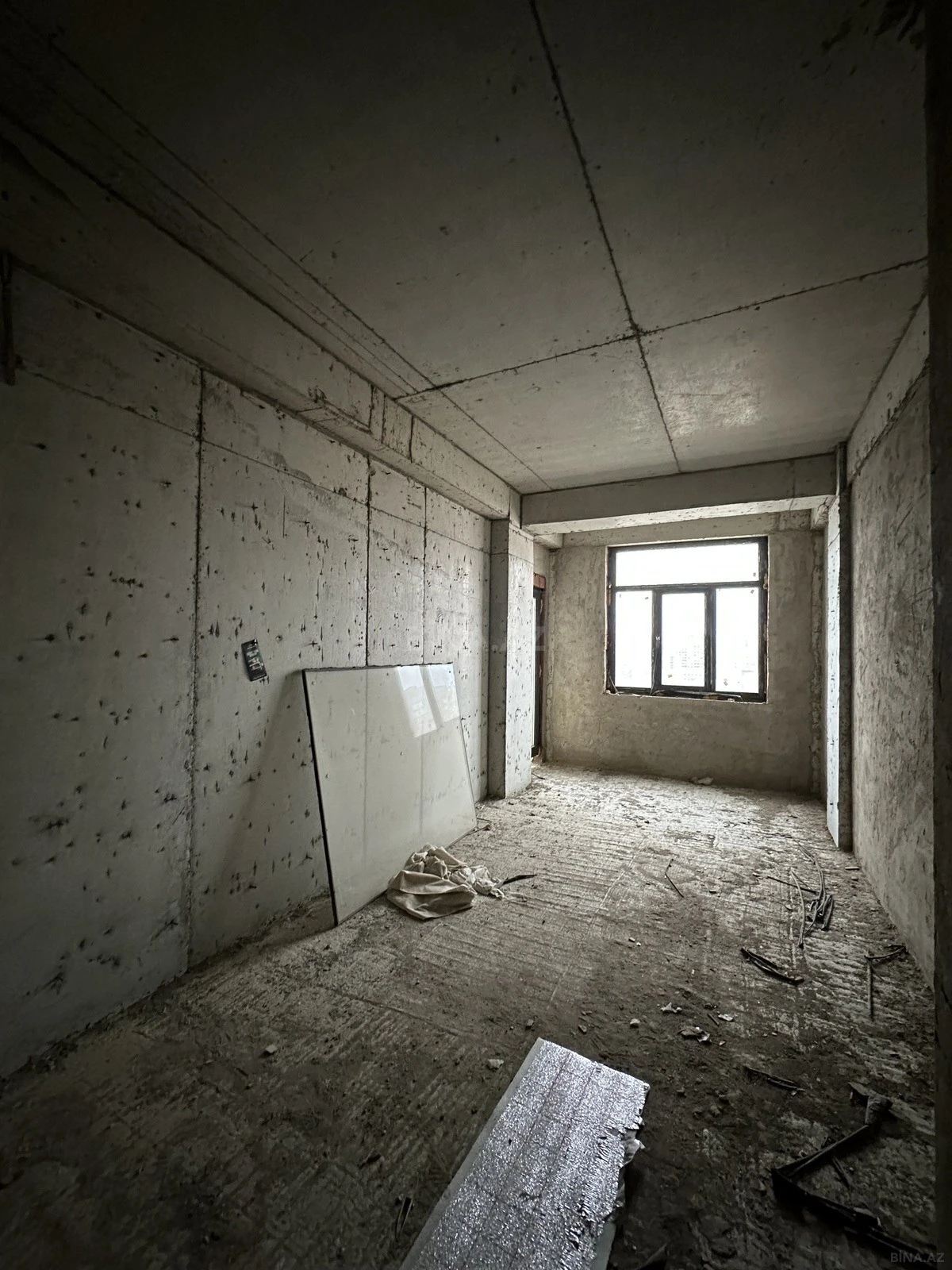 Satılır 3 otaqlı mənzil 141 m²