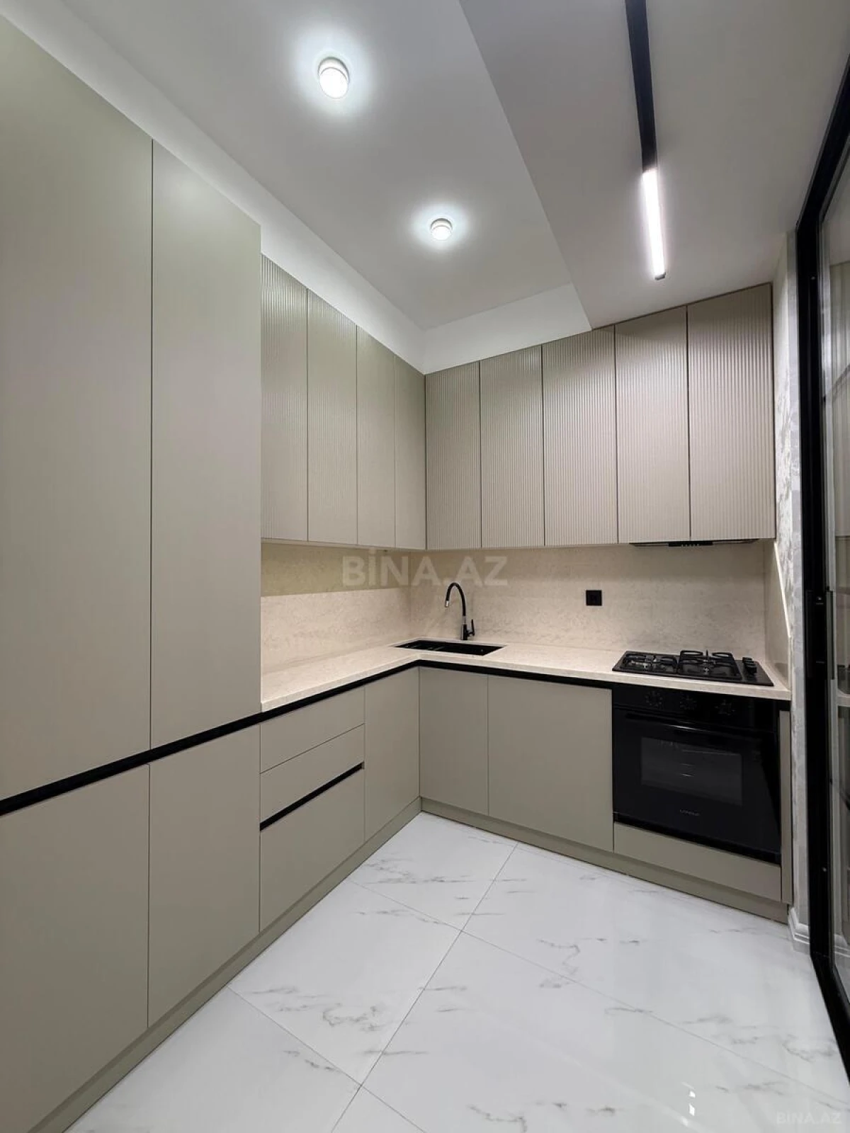 Satılır 3 otaqlı mənzil 91 m²