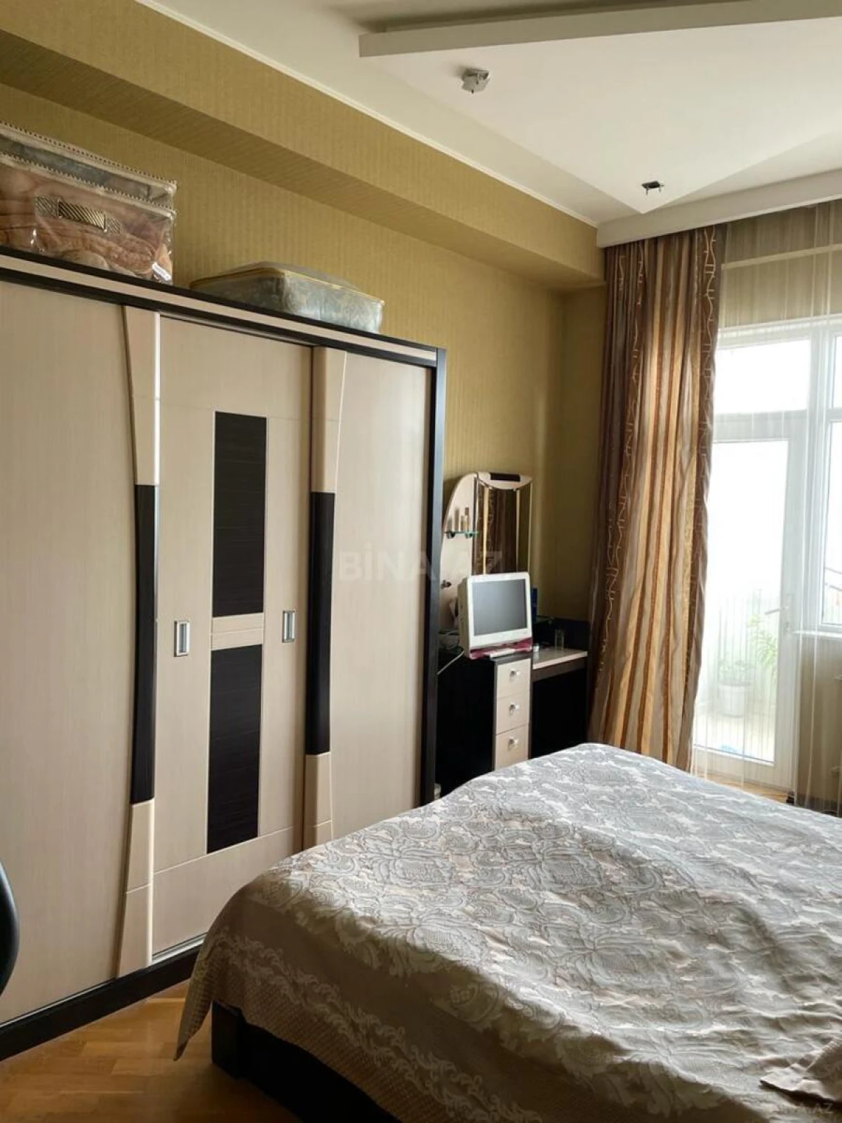 Satılır 2 otaqlı mənzil 72 m²