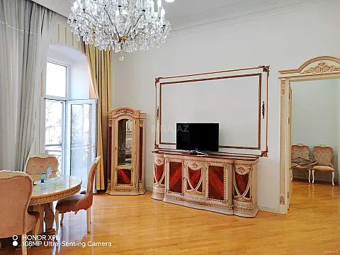 Satılır 3 otaqlı mənzil 100.5 m²