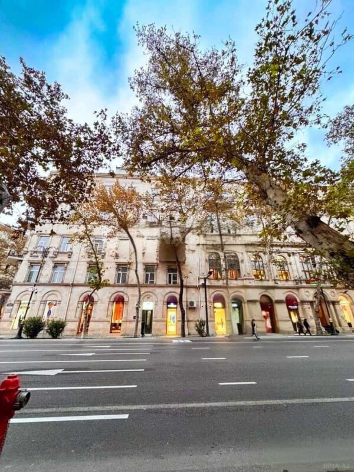 Satılır 3 otaqlı mənzil 100.5 m²