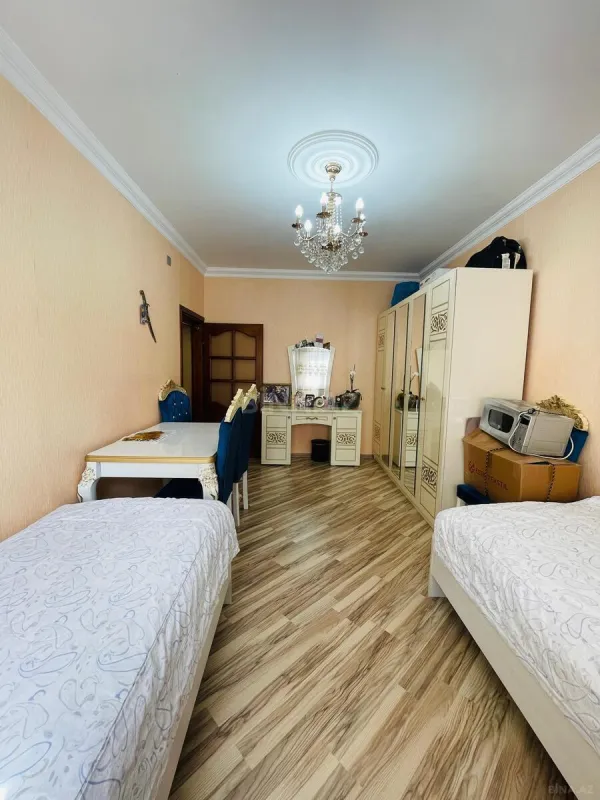 Satılır 5 otaqlı mənzil 120 m²