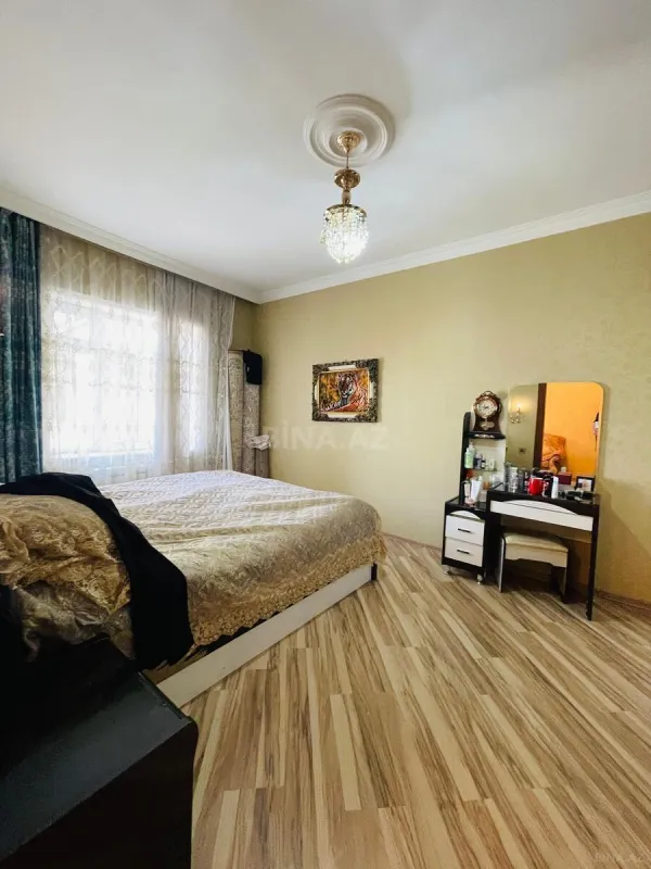 Satılır 5 otaqlı mənzil 120 m²