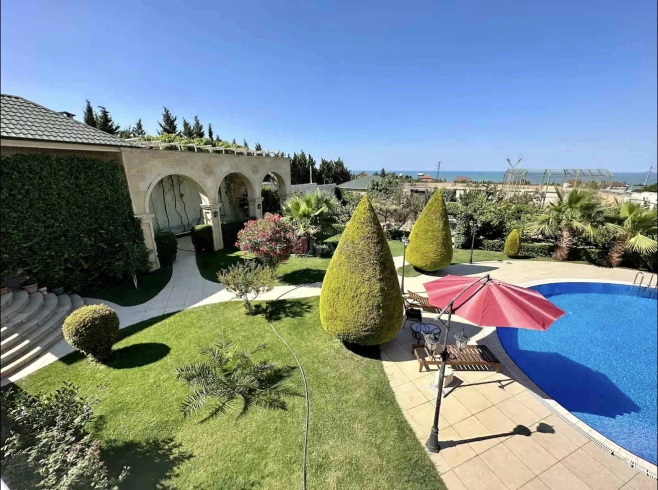 Kirayə verilir 6 otaqlı həyət evi 360 m²