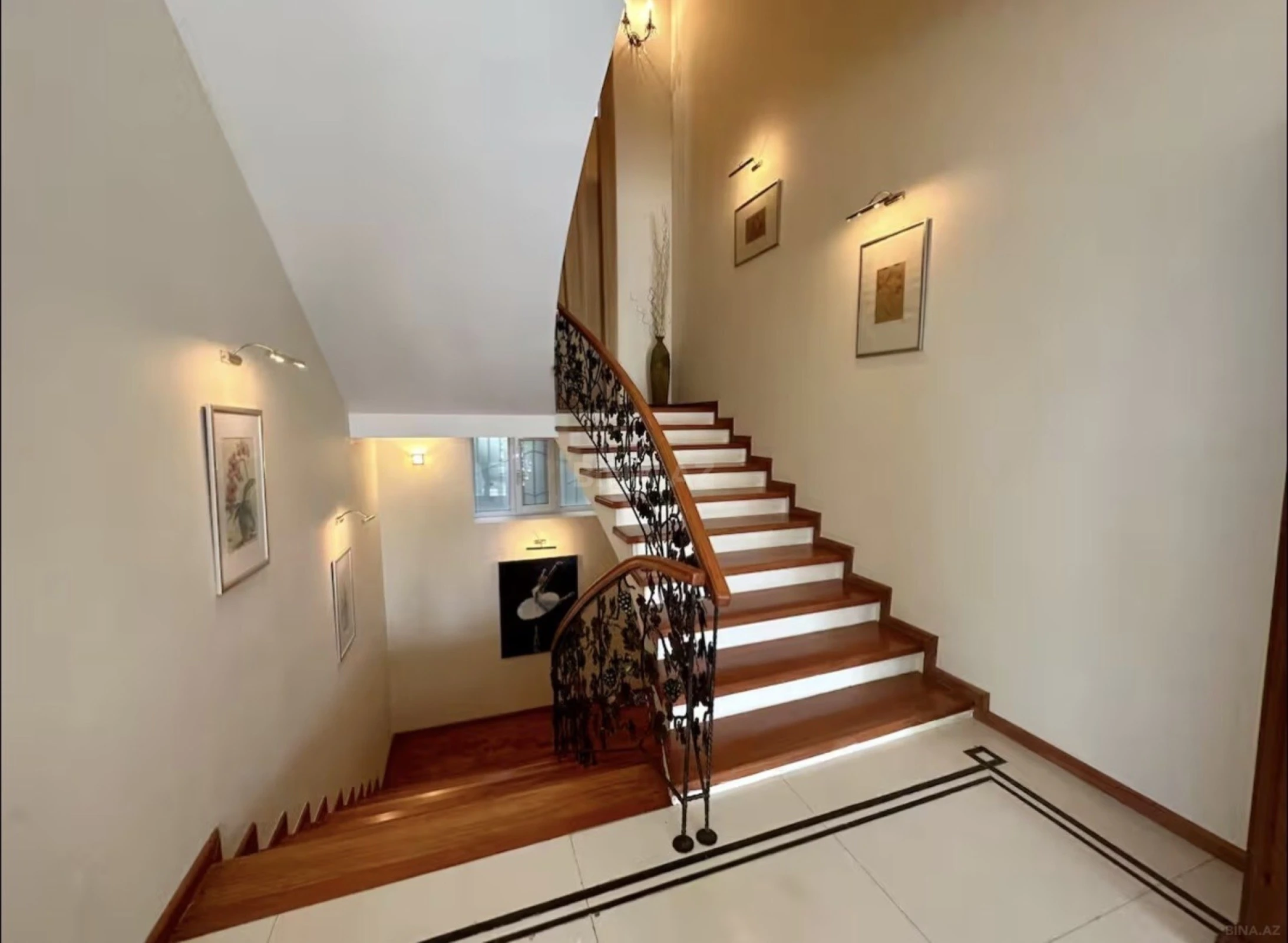 Kirayə verilir 6 otaqlı həyət evi 360 m²