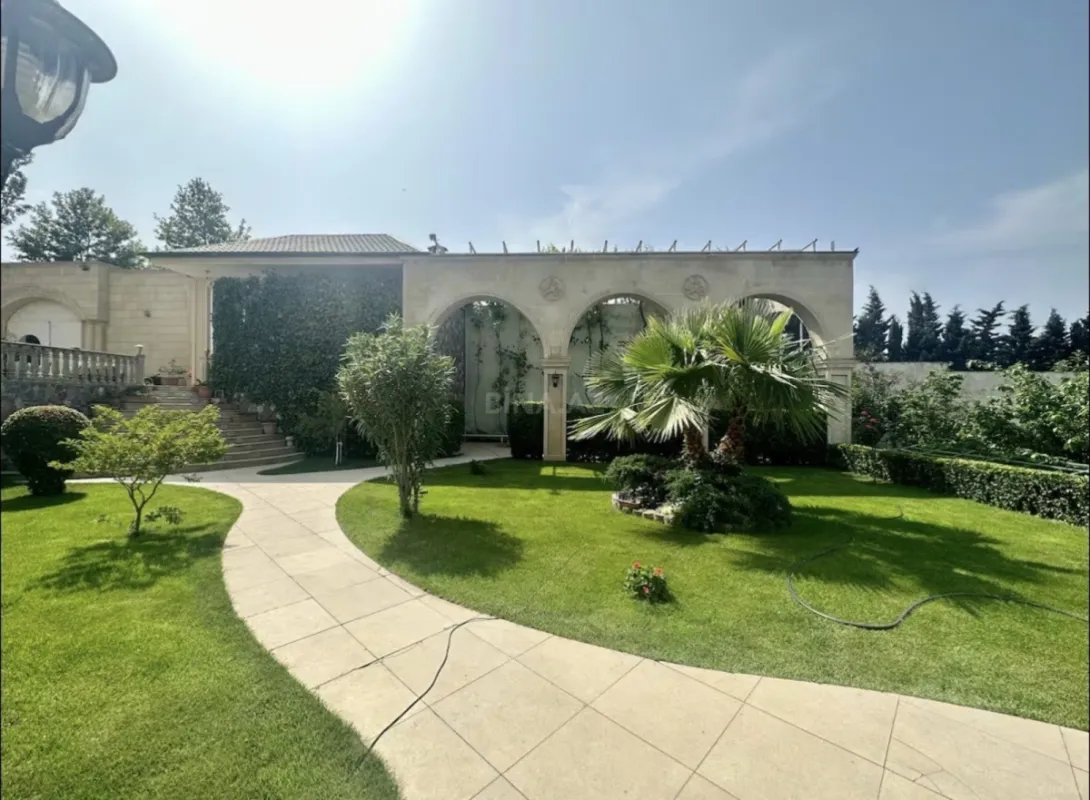 Kirayə verilir 6 otaqlı həyət evi 360 m²