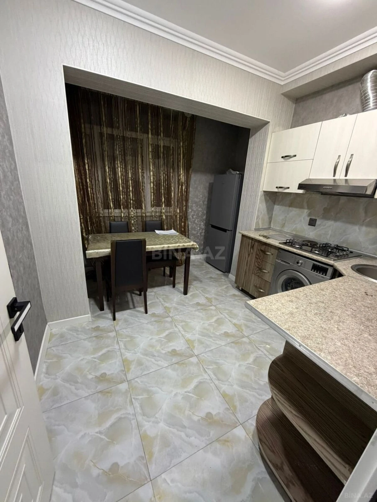 Kirayə verilir 3 otaqlı ofis 91 m²