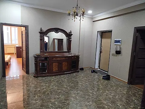 Kirayə verilir 4 otaqlı mənzil 138 m²