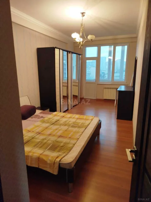 Kirayə verilir 4 otaqlı mənzil 138 m²