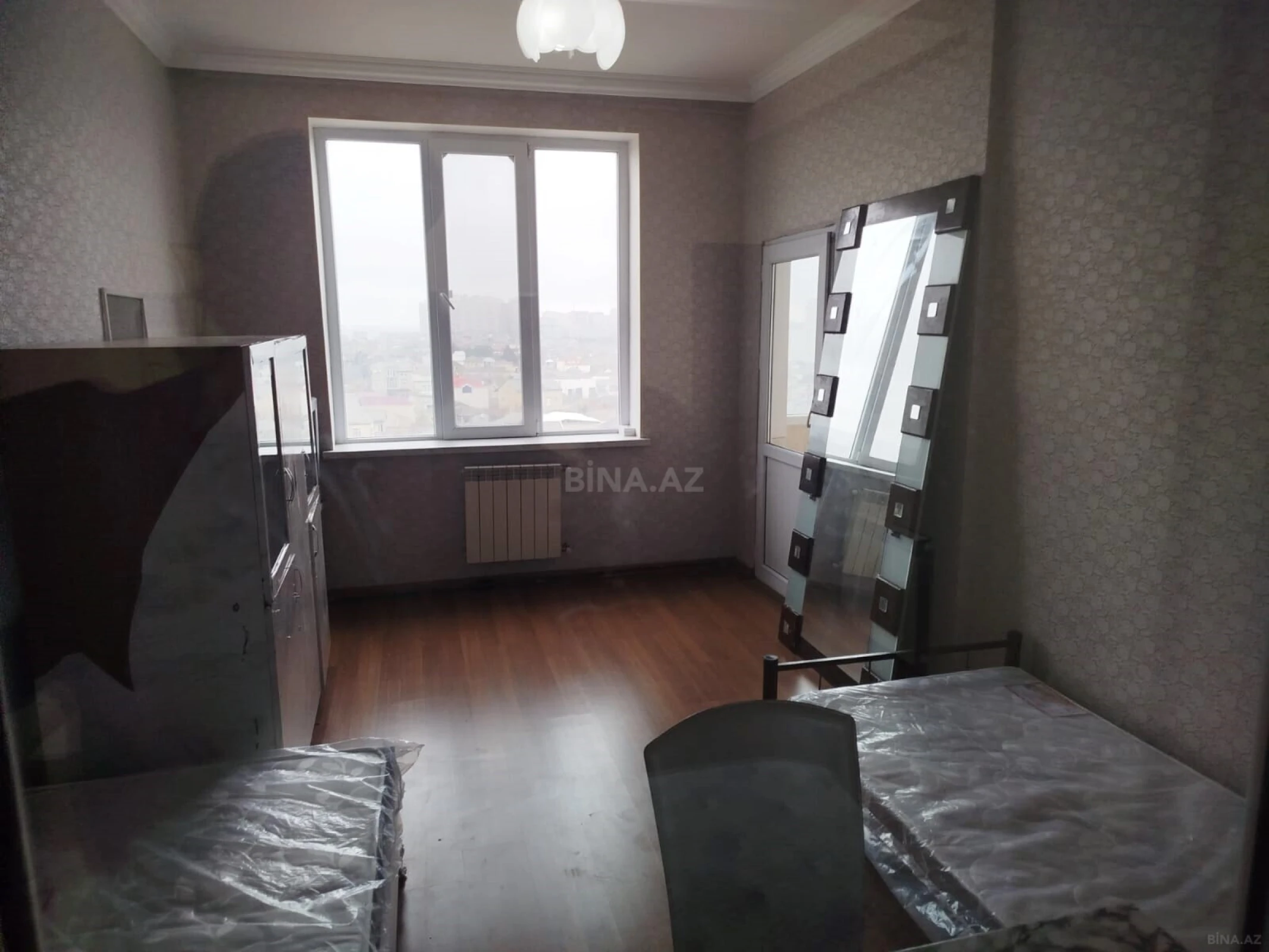 Kirayə verilir 4 otaqlı mənzil 138 m²