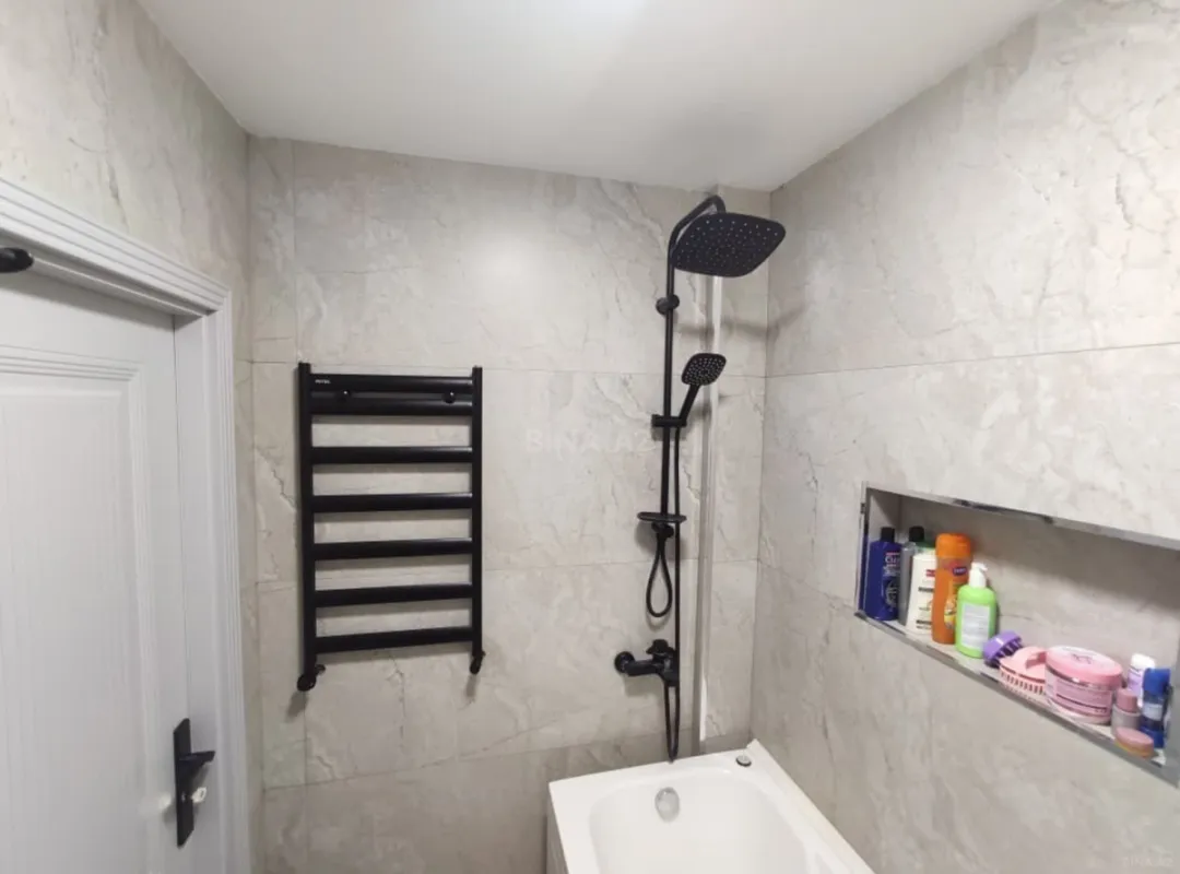 Satılır 4 otaqlı mənzil 100 m²