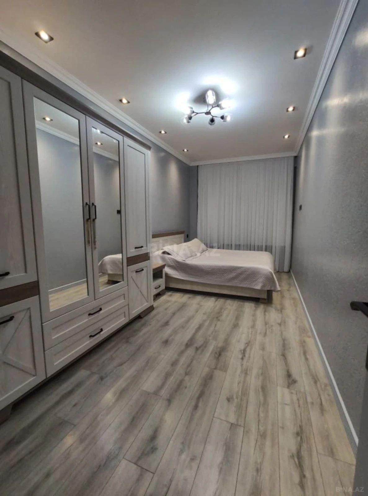 Satılır 4 otaqlı mənzil 100 m²