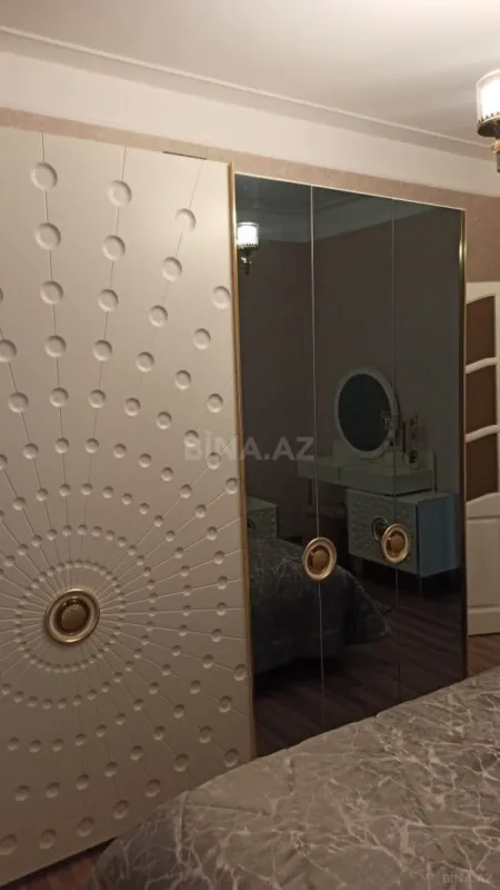 Satılır 5 otaqlı mənzil 125 m²