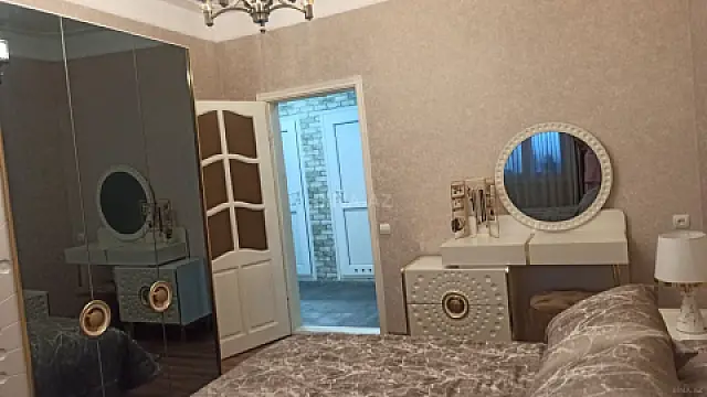 Satılır 5 otaqlı mənzil 125 m²