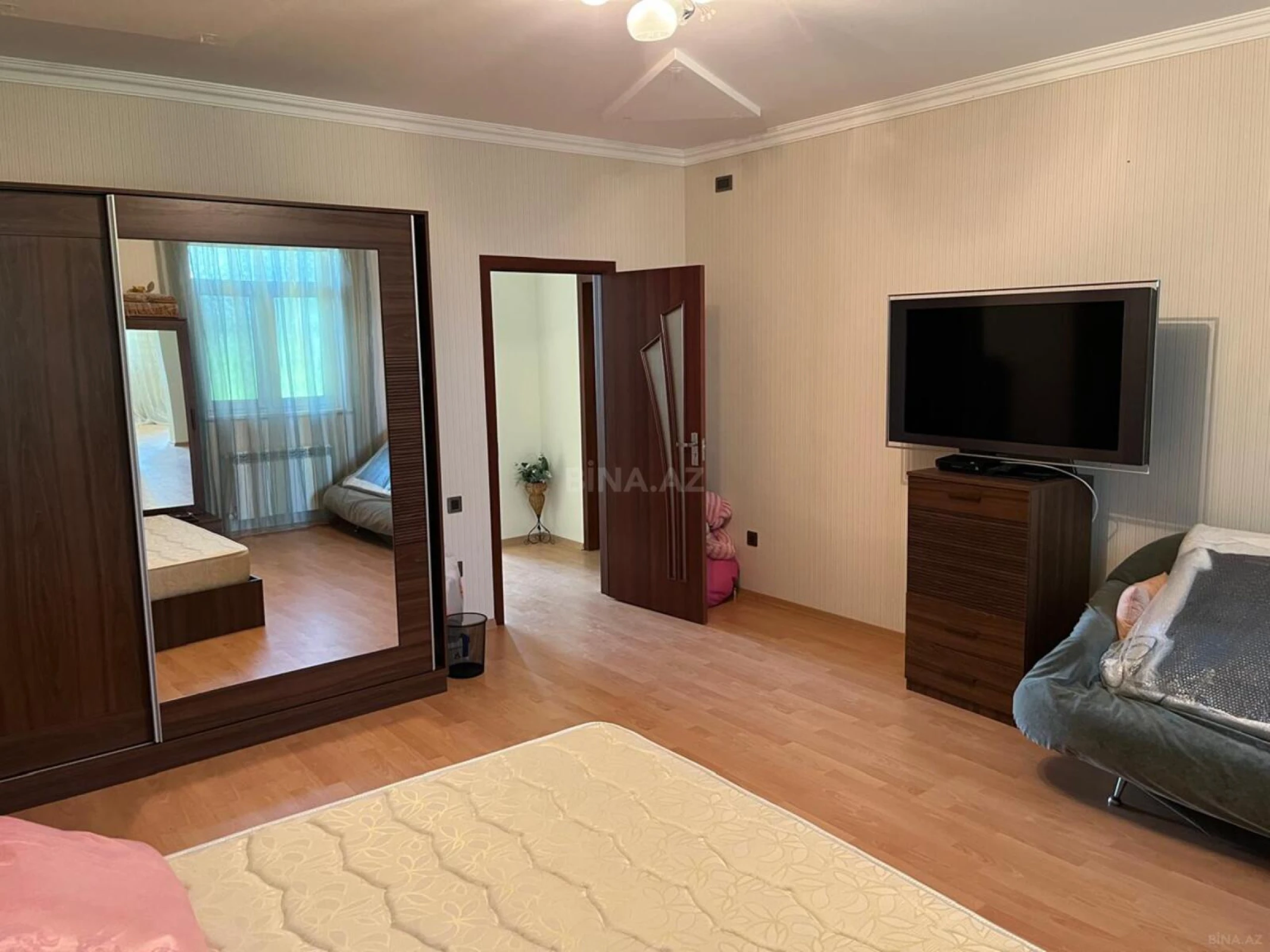Kirayə verilir 6 otaqlı həyət evi 360 m²